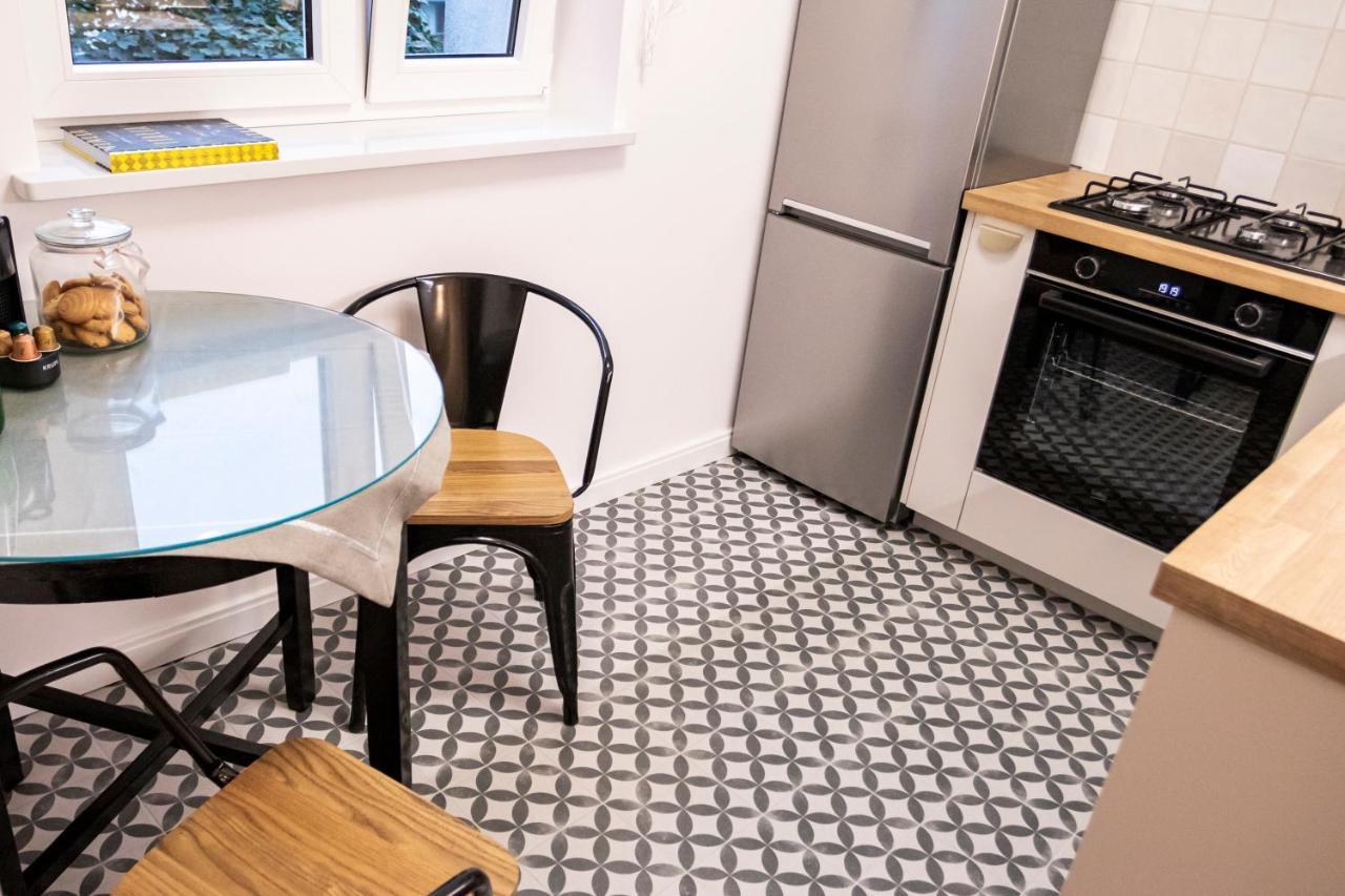 Apartament Przy Metrze Wierzbno Z Nuta Vintage Varşovia Exterior foto