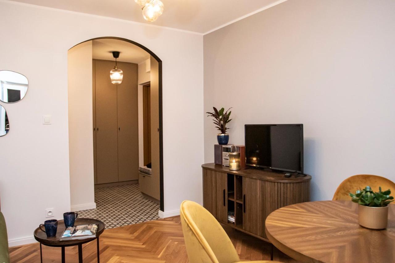 Apartament Przy Metrze Wierzbno Z Nuta Vintage Varşovia Exterior foto