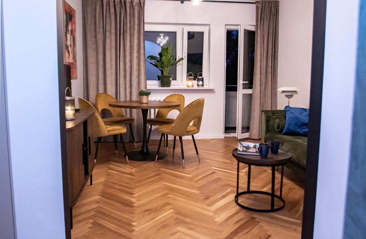 Apartament Przy Metrze Wierzbno Z Nuta Vintage Varşovia Exterior foto