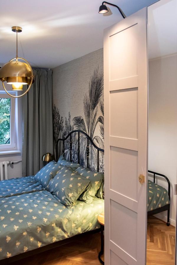 Apartament Przy Metrze Wierzbno Z Nuta Vintage Varşovia Exterior foto